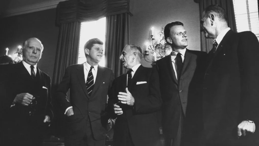 Franklin Graham Tells Service Members God Is Both Loving and a “God of War” at Pentagon Christmas Service